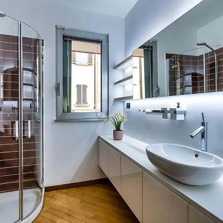 Porta Romana Luxury شقة *