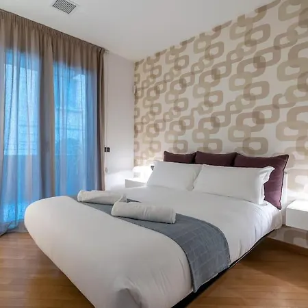 Porta Romana Luxury شقة *