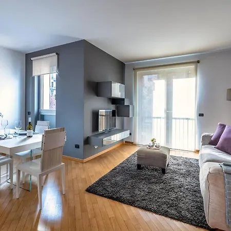 Porta Romana Luxury شقة *