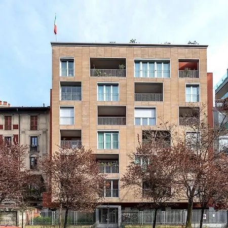Porta Romana Luxury شقة *